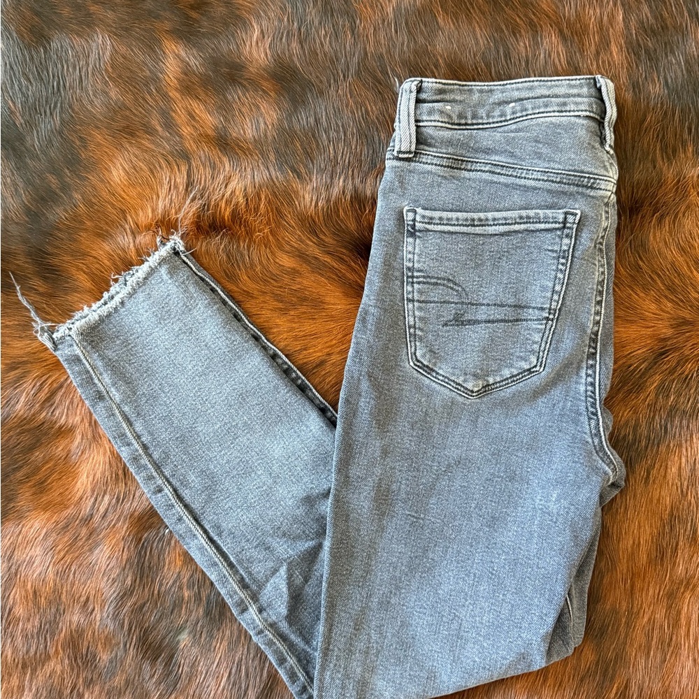 American Eagle Outfitters Light Gray Cropped Jeans